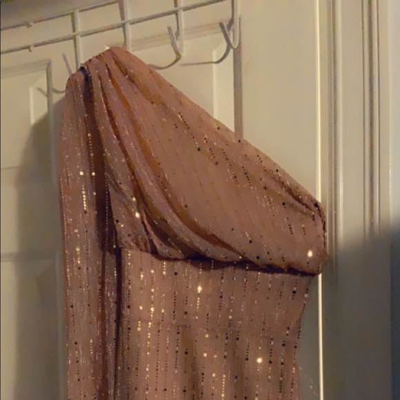 Brand New Stunning off shoulder golem dress - Picture 4 of 6